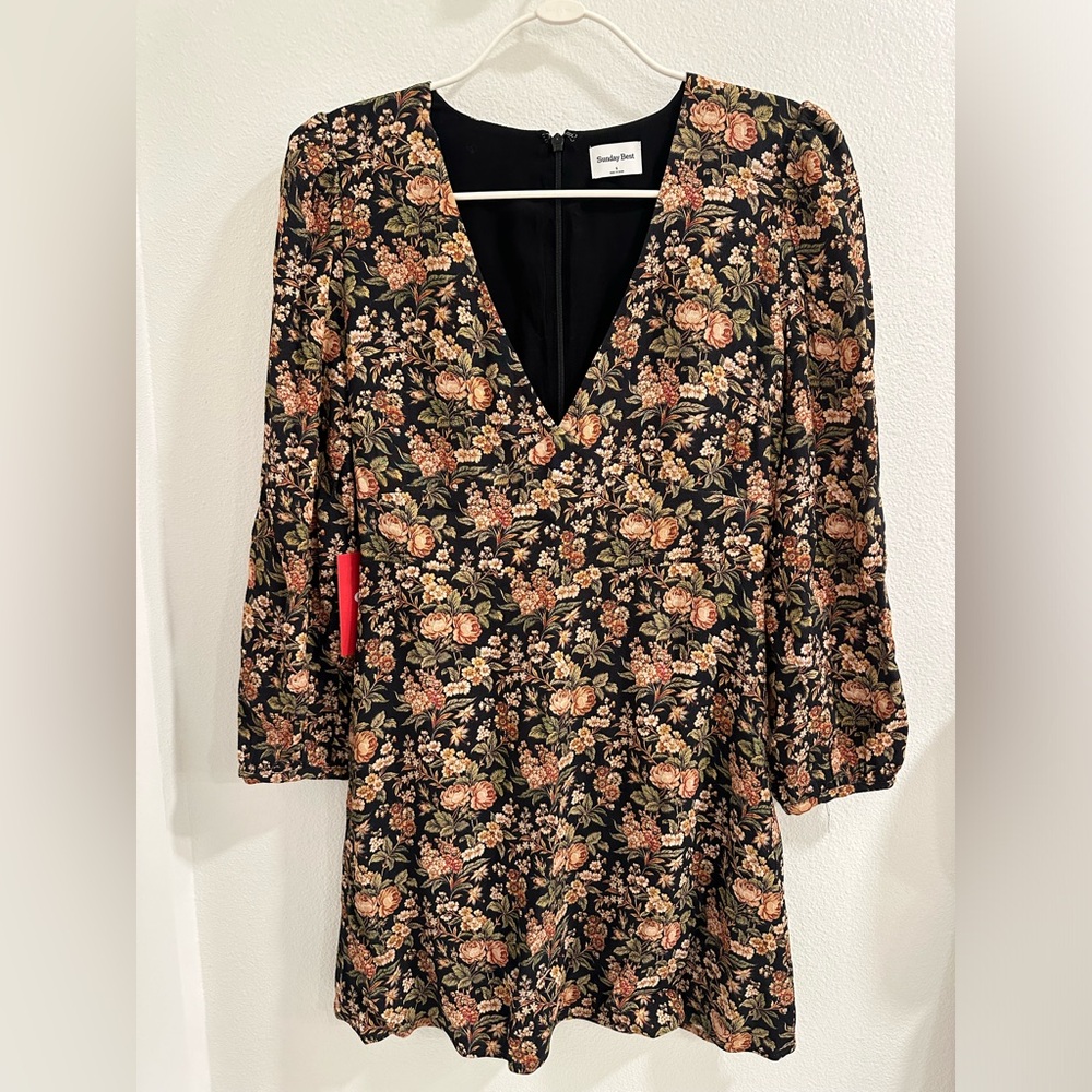 Aritiza exclusive brand Sunday Best Grayson floral dress .